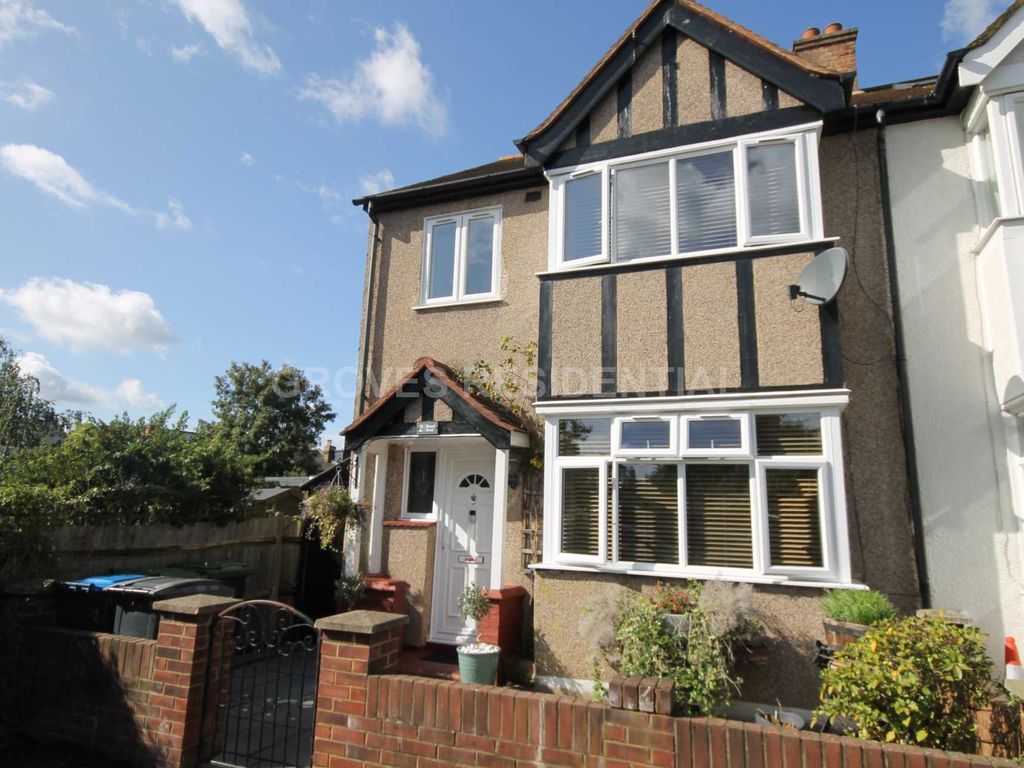 4 bed semidetached house for sale in Mount Road, New Malden KT3, £