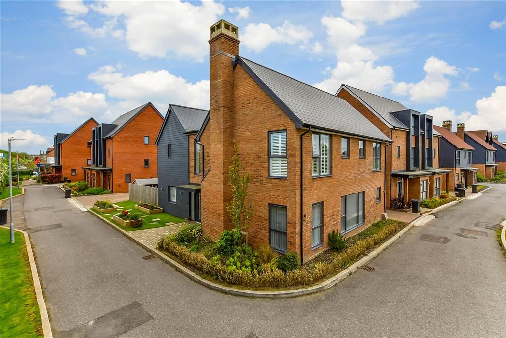 5 bed detached house for sale in Lakeview Gardens, Chilmington Green