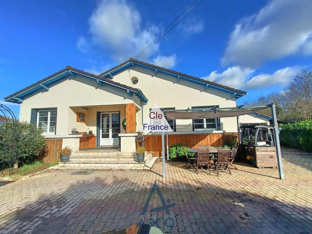 4 bed detached house for sale in Bergerac, Aquitaine, 24100, France, £