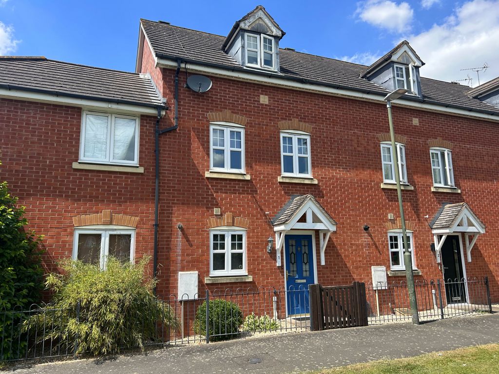 3 bed town house for sale in Saxon Park, Tewkesbury GL20, £295,000 Zoopla