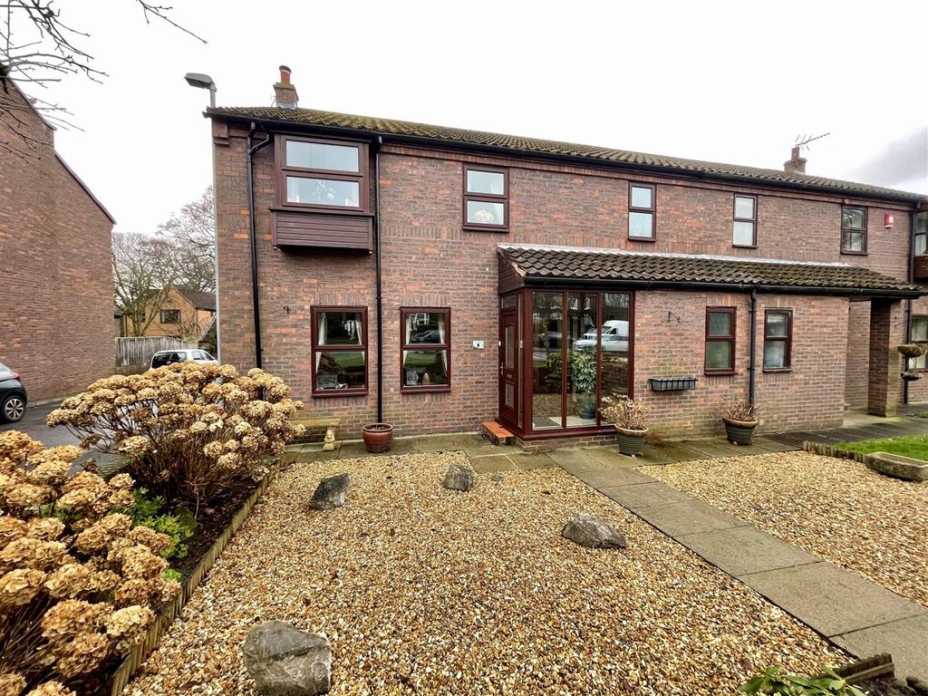 4 bed semidetached house for sale in Haughton Green, Darlington DL1, £