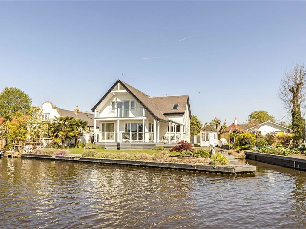 3 bed property for sale in Pharaohs Island, Shepperton TW17 Zoopla