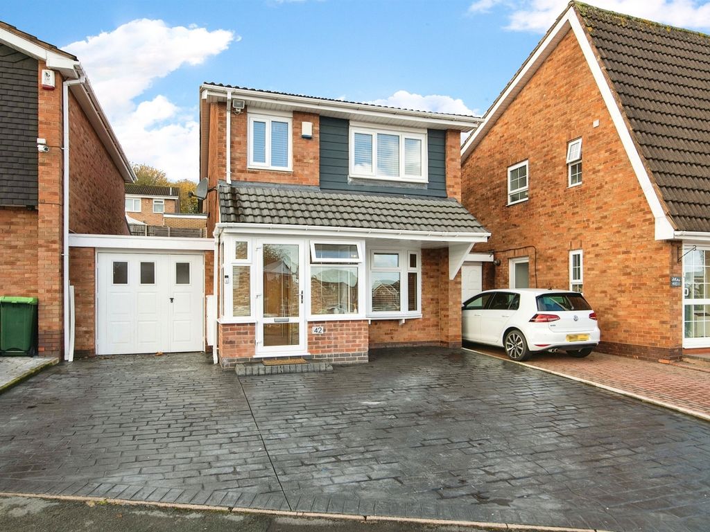 3 bed detached house for sale in Europa Avenue, West Bromwich B70, £