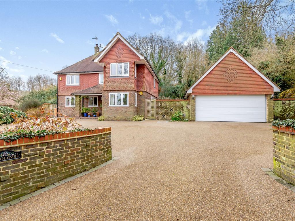 4 bed detached house for sale in Workhouse Lane, East Farleigh