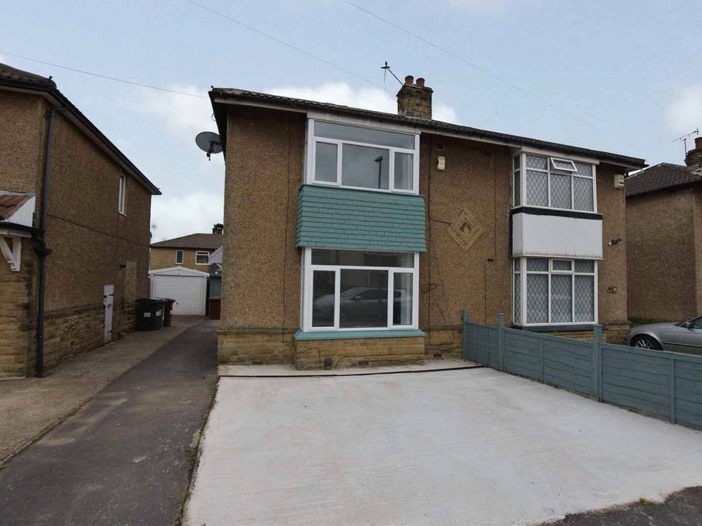 2 bed property to rent in Moorland Road, Pudsey LS28, £875 pcm Zoopla