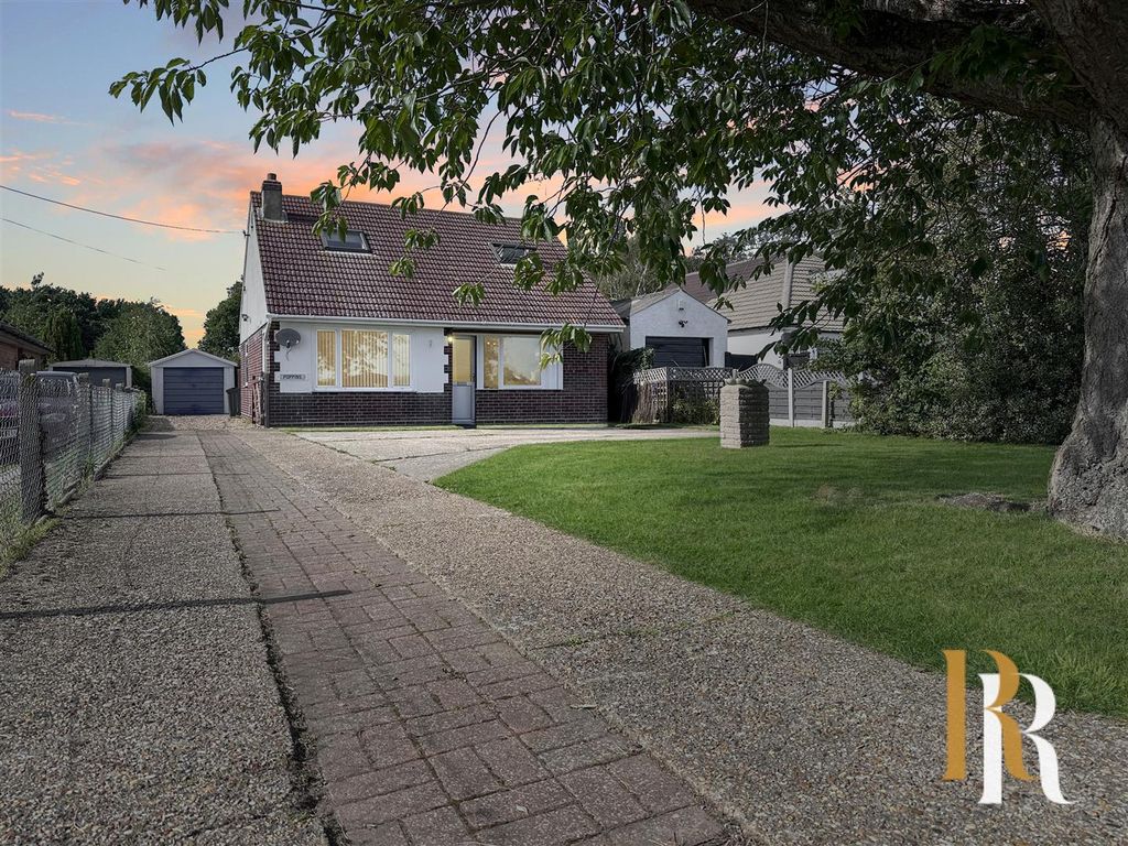 4 bed detached bungalow for sale in Wrabness Road, Ramsey, Harwich CO12