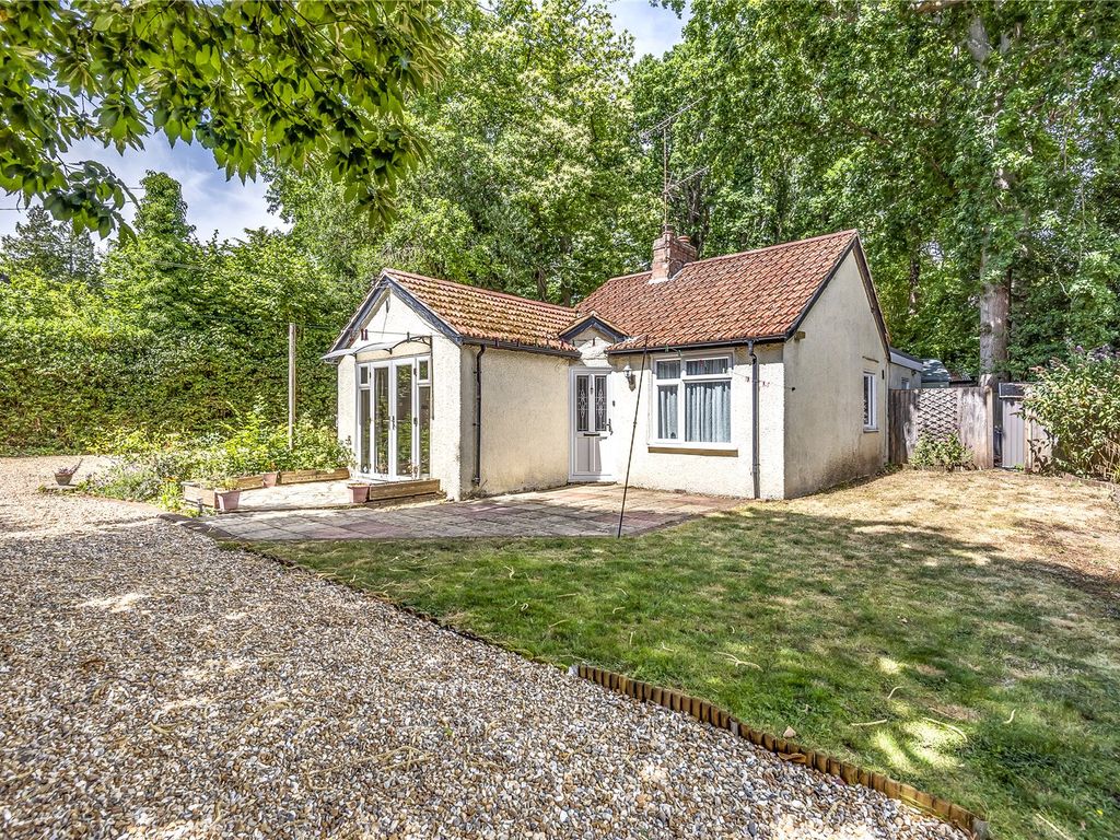 3 bed bungalow for sale in Pirbright Road, Normandy, Surrey GU3, £