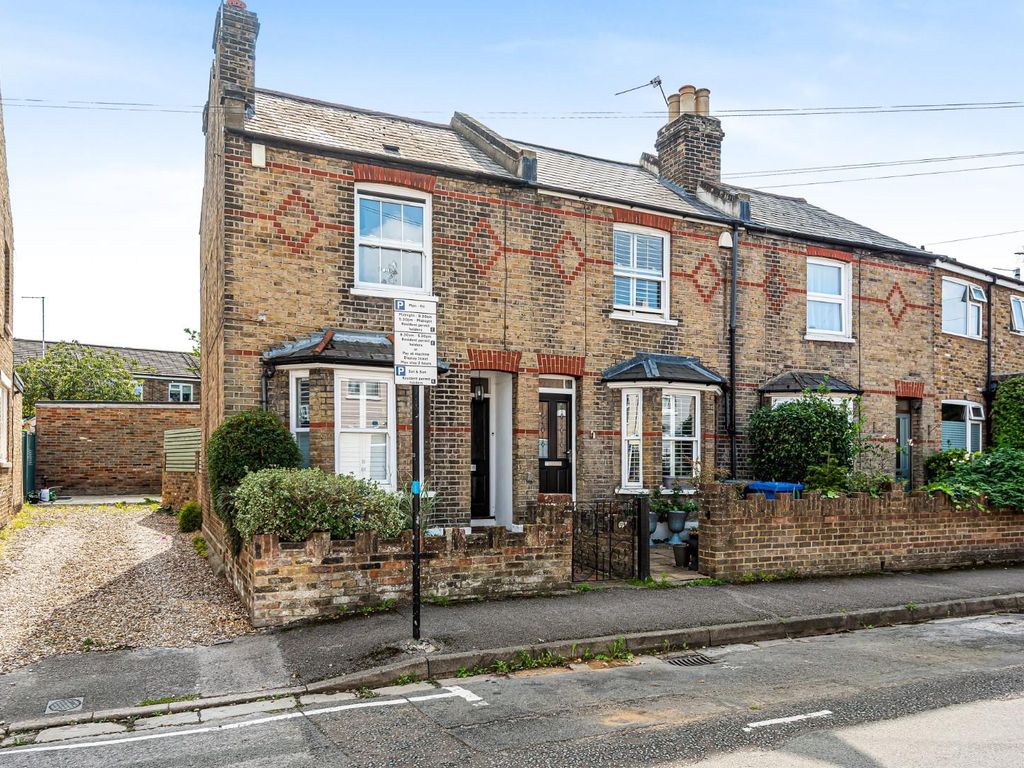 2 bed end terrace house to rent in Oxford Road, Windsor SL4, £1,750 pcm