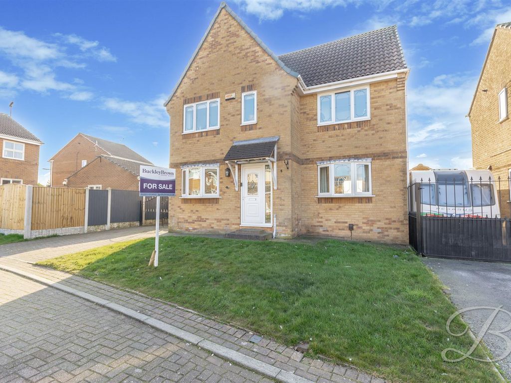 5 bed detached house for sale in Dalestorth Close, SuttonInAshfield
