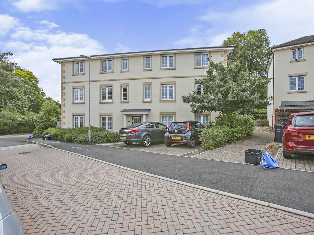 2 bed flat for sale in Harbin Close, Yeovil BA21 Zoopla