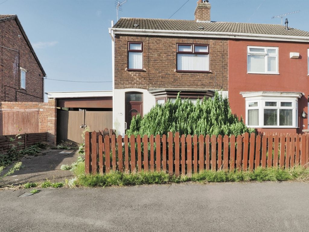 3 bed semidetached house for sale in Fairmont Crescent, Scunthorpe