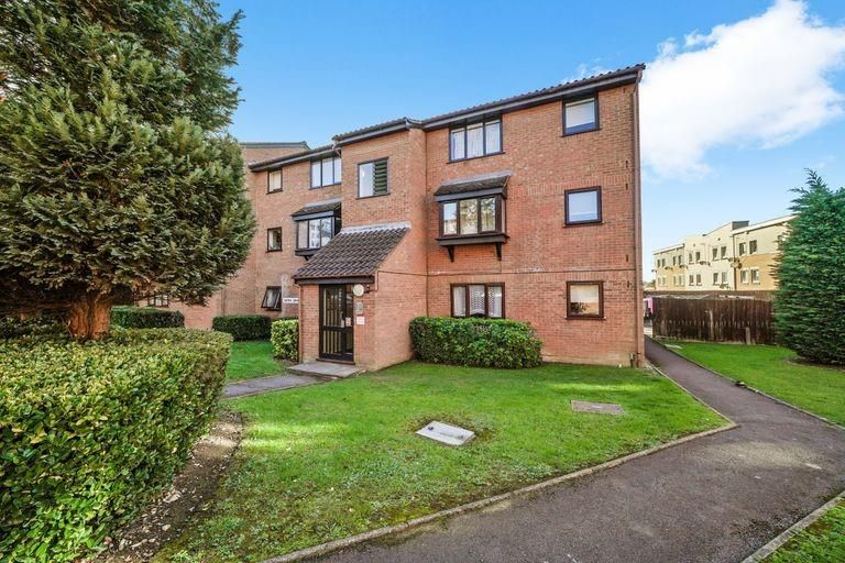 Astra Court, King Georges Avenue, Watford WD18  