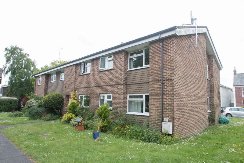 2 bed flat for sale in Green Lane, Chichester PO19, £220,000 Zoopla