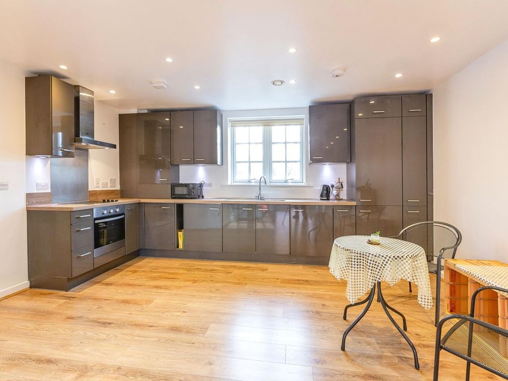 2 bed flat for sale in 2 Ashridge Close, Finchley N3 Zoopla