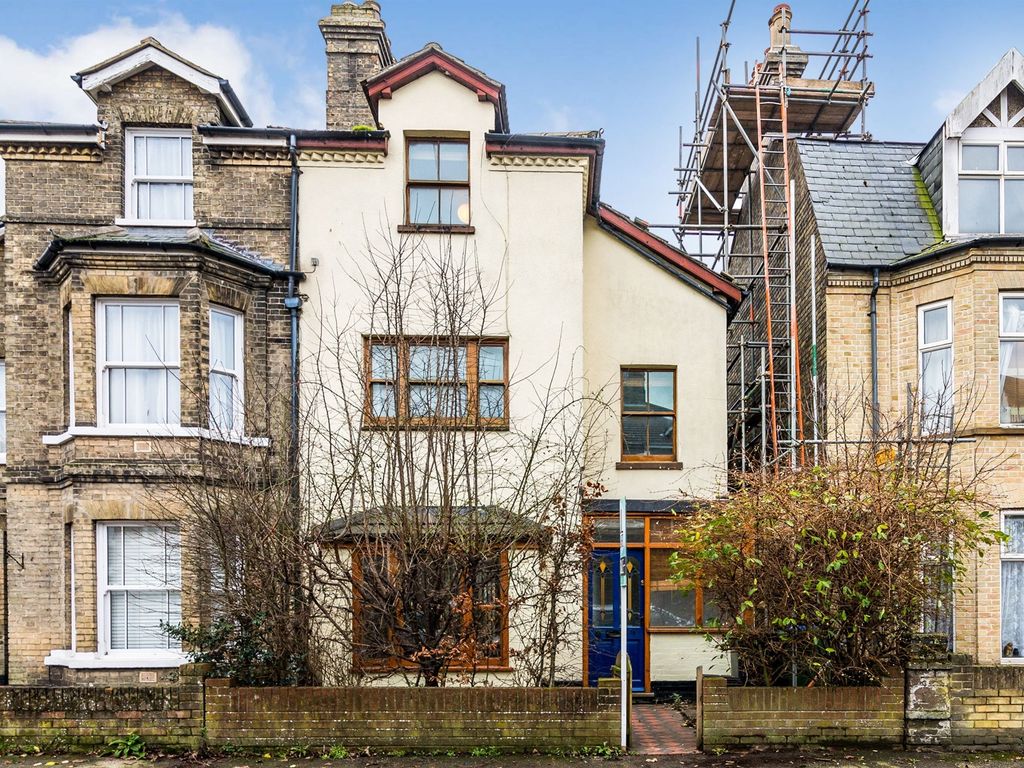 5 bed semidetached house for sale in Grosvenor Road, Lowestoft NR33