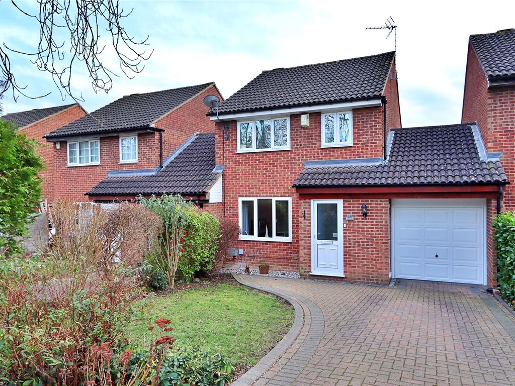 3 bed detached house for sale in Bradville, Milton Keynes, Buckinghamshire MK13, £