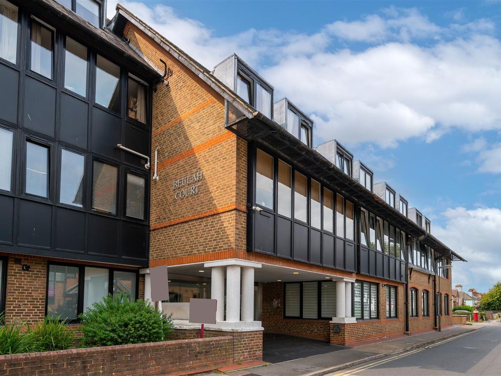 1 bed flat to rent in Albert Road, Horley RH6, £1,100 pcm Zoopla