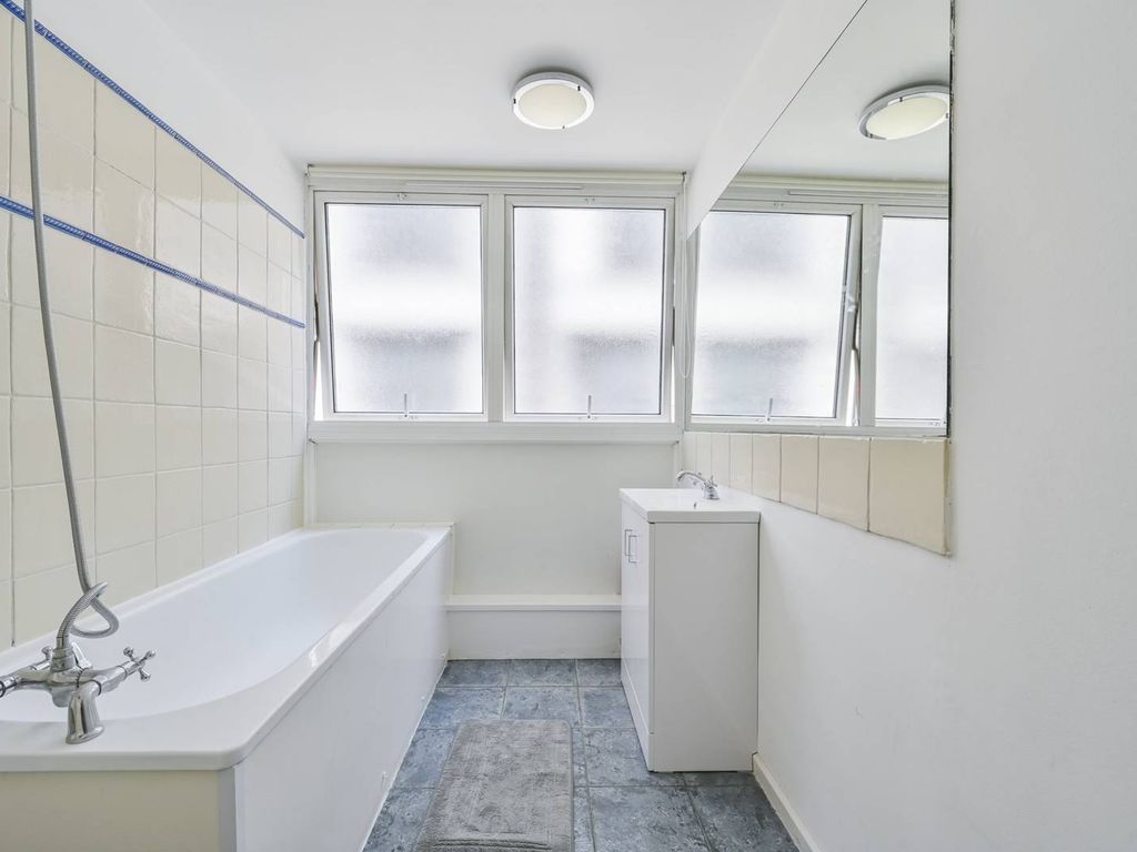 1 bed flat to rent in Clipstone Street, Fitzrovia, London W1W, £2,384 pcm Zoopla