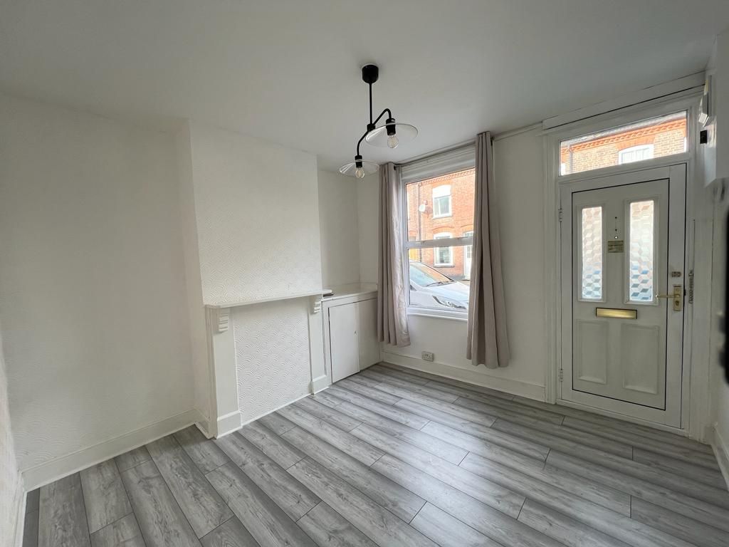 2 bed terraced house to rent in Cambridge Street, Luton LU1, £1,400 pcm