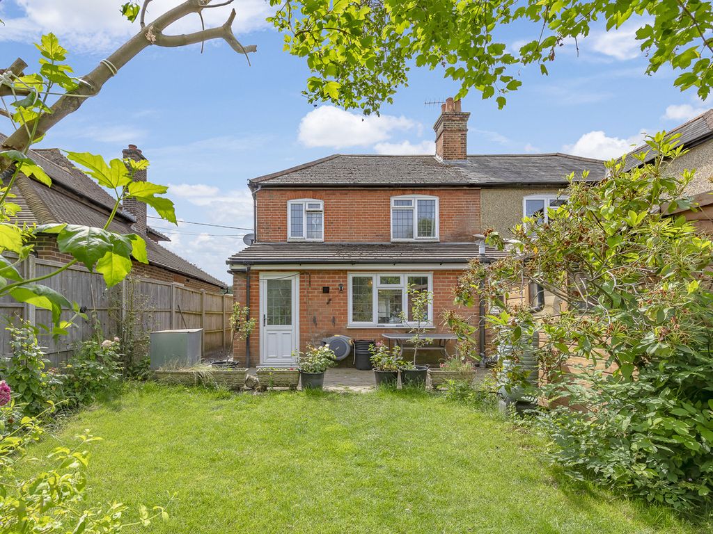 3 bed semidetached house for sale in Chertsey Road, Chobham GU24, £
