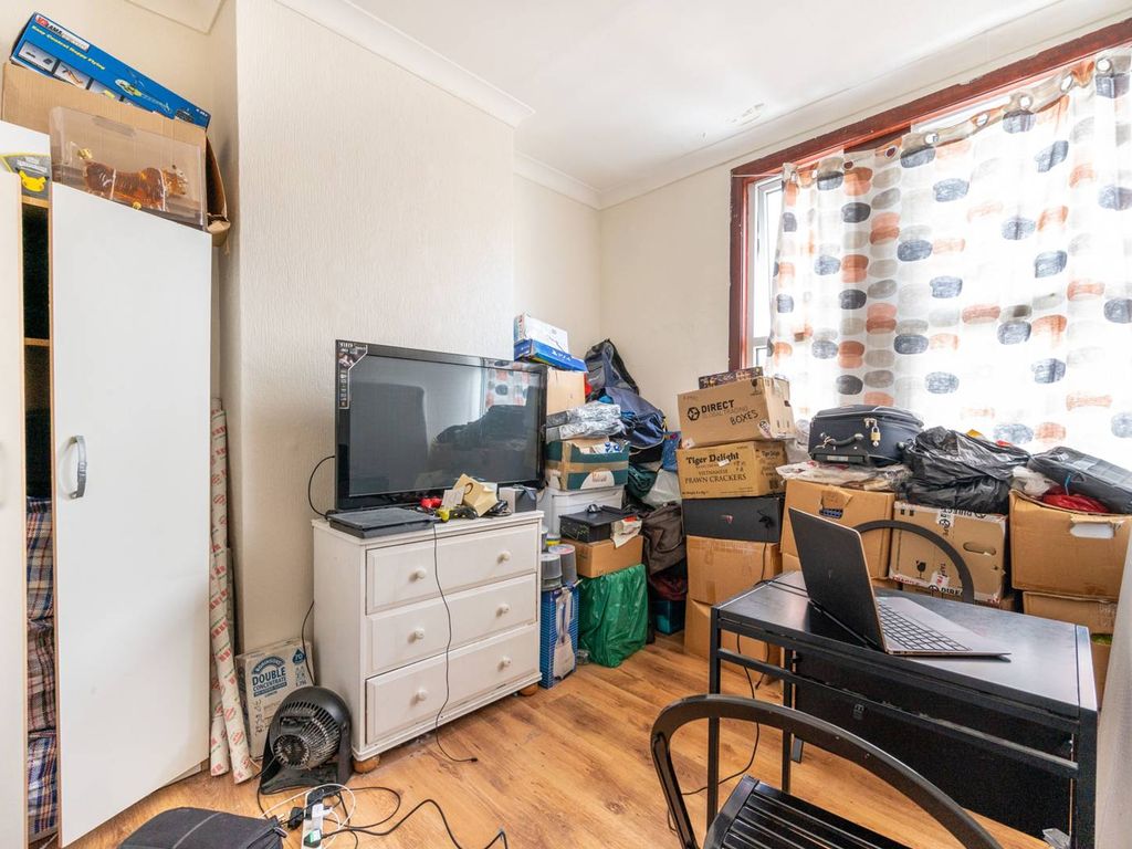 2 bed flat for sale in High Road Leytonstone, Leytonstone, London E11