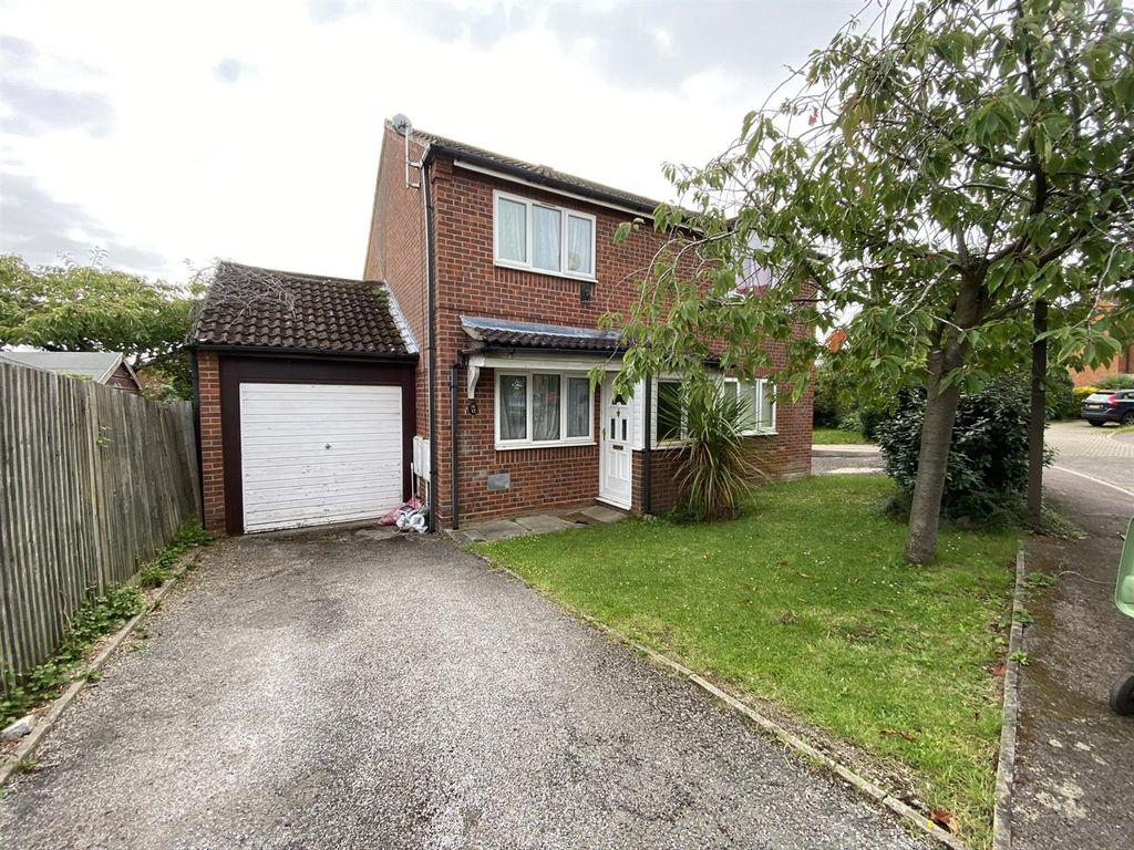 2 bed semidetached house to rent in Vyne Crescent, Great Holm, Milton