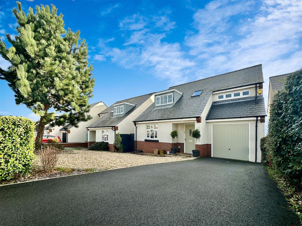 4 bed detached house for sale in Douglas Avenue, Brixham TQ5, £775,000