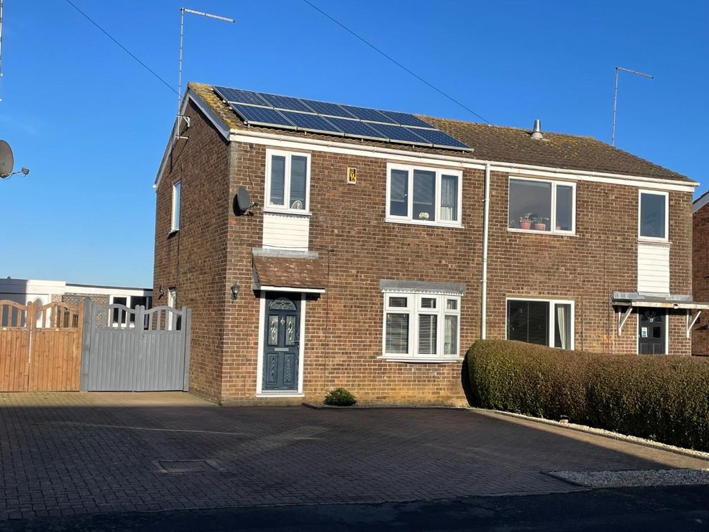 3 bed semidetached house for sale in Grafton Way, Rothersthorpe