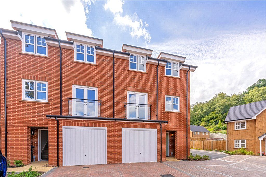 New home, 3 bed semidetached house for sale in Catteshall Court
