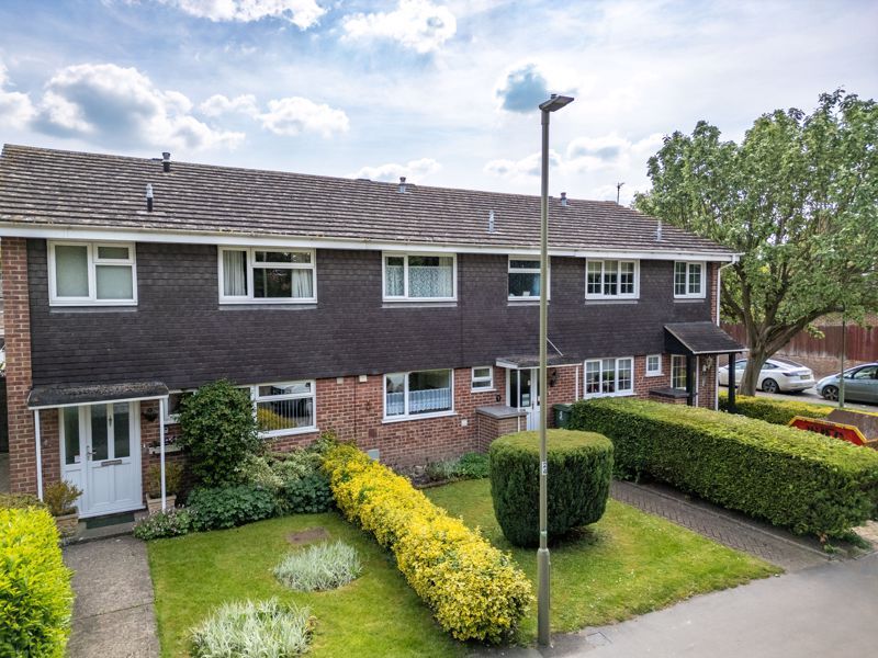 3 bed terraced house for sale in The Chestnuts, Charlton, Wantage OX12