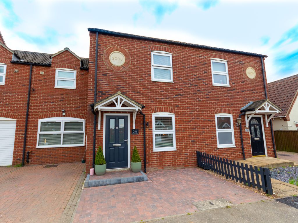 4 bed terraced house for sale in Six House Bank, West Pinchbeck