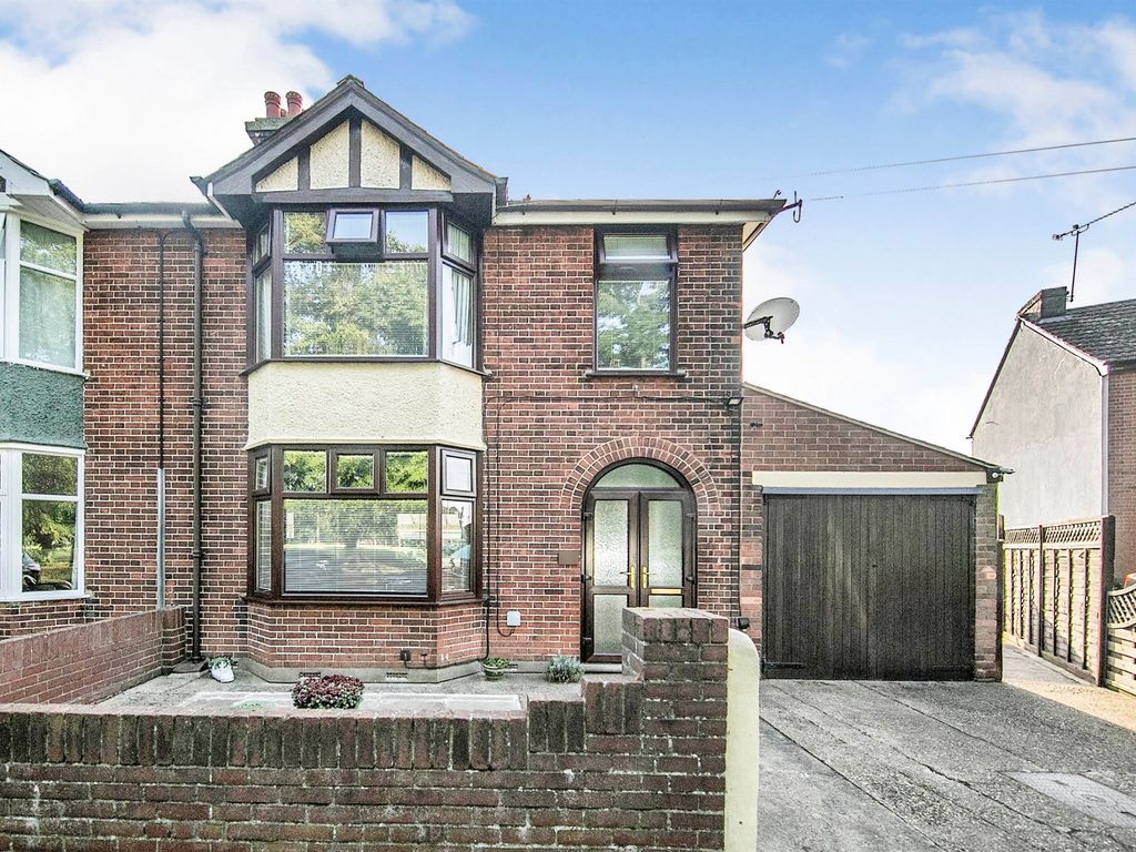 4 bed semidetached house for sale in King Edward Road, Ipswich IP3, £