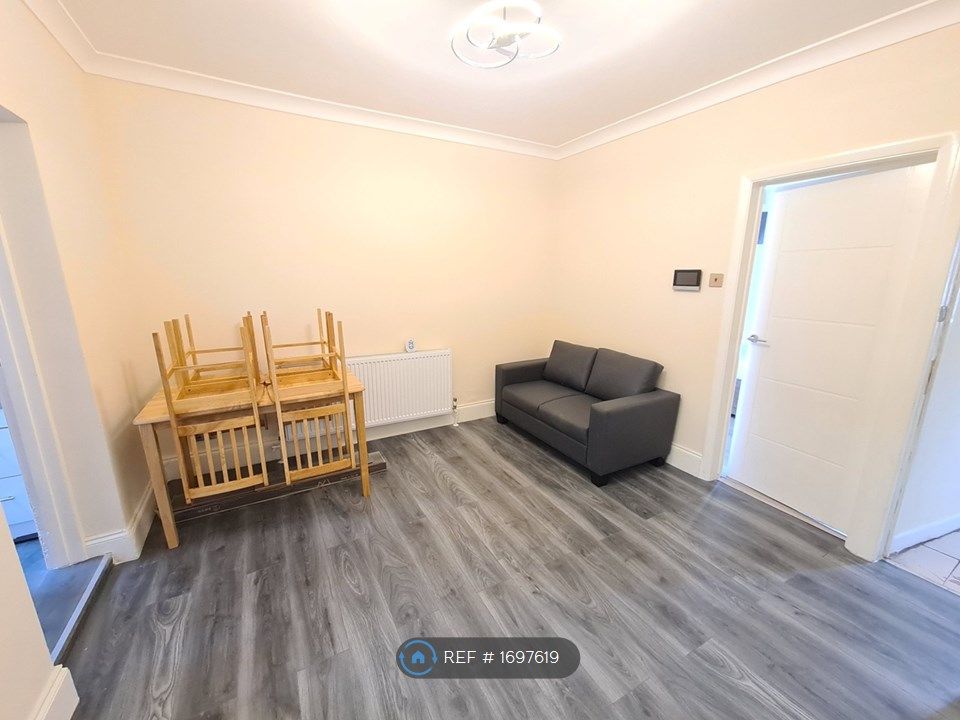 3 bed flat to rent in Enfield Edmonton London, Enfield Edmonton London