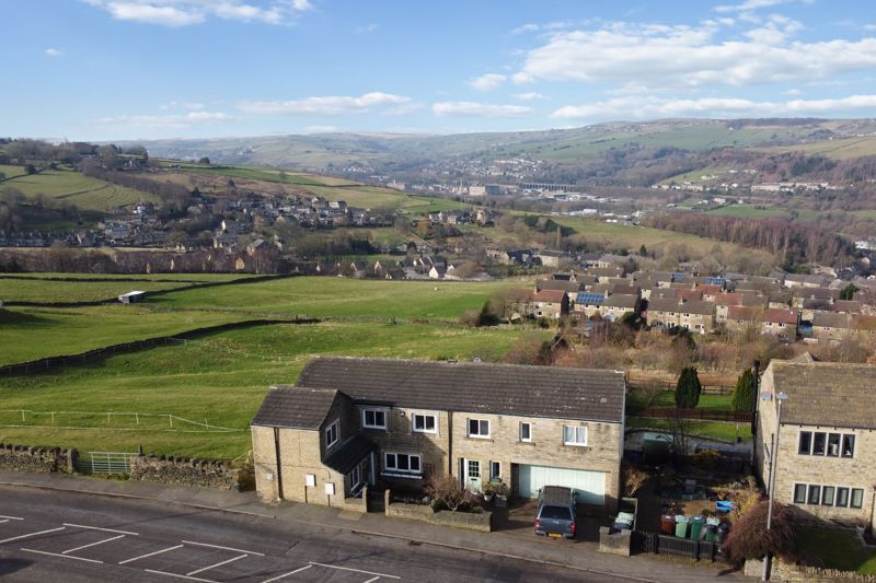 5 bed detached house for sale in Gillroyd Lane, Heights, Linthwaite