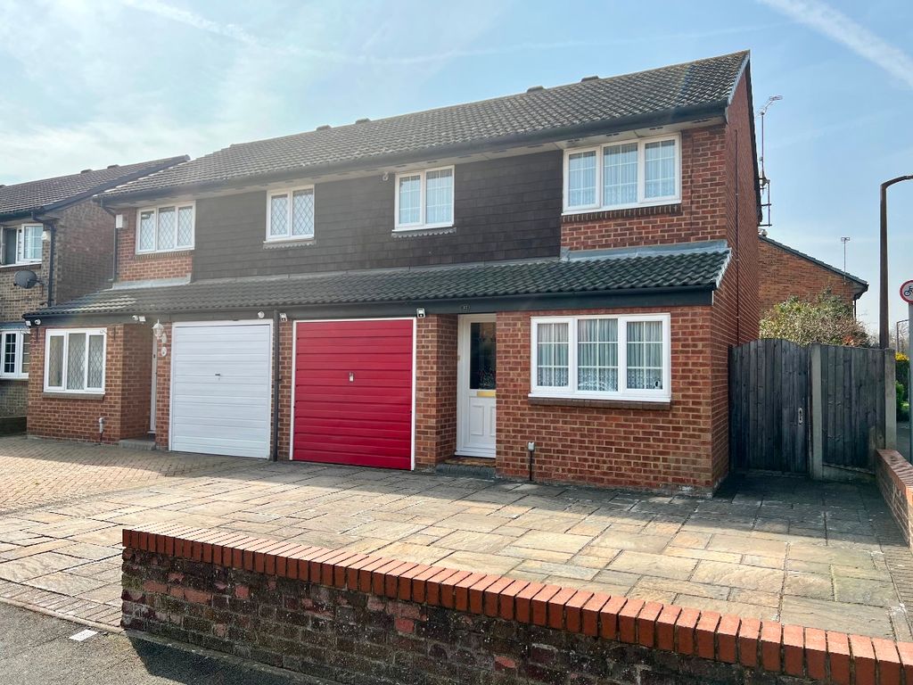 3 bed semidetached house for sale in Columbine Way, Harold Wood