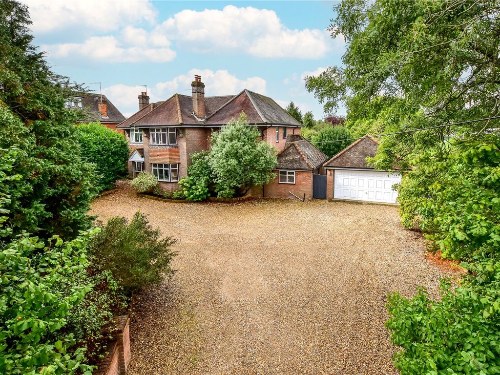 5 bed detached house for sale in The Common, Winchmore Hill, Amersham