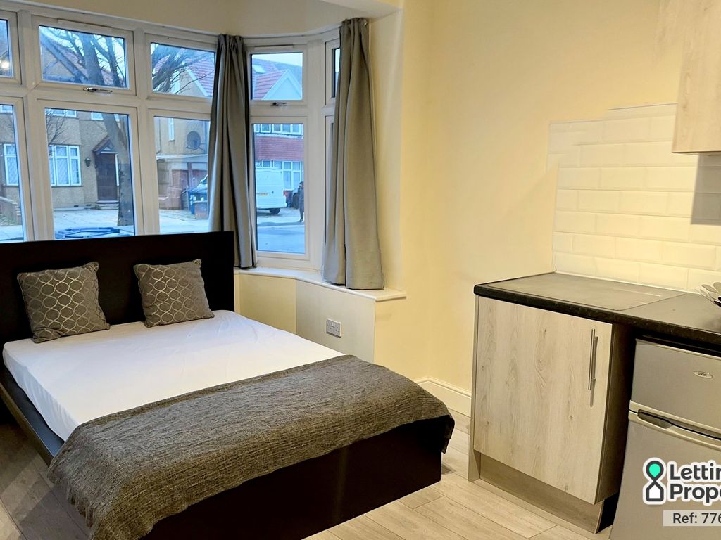 1 bed flat to rent in 20 Bideford Avenue, Perivale, Greenford, Greater