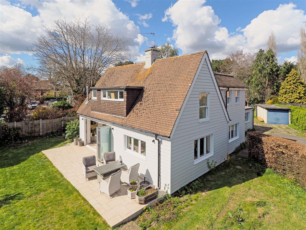 4 bed detached house for sale in Berkeley Square, Havant PO9 Zoopla