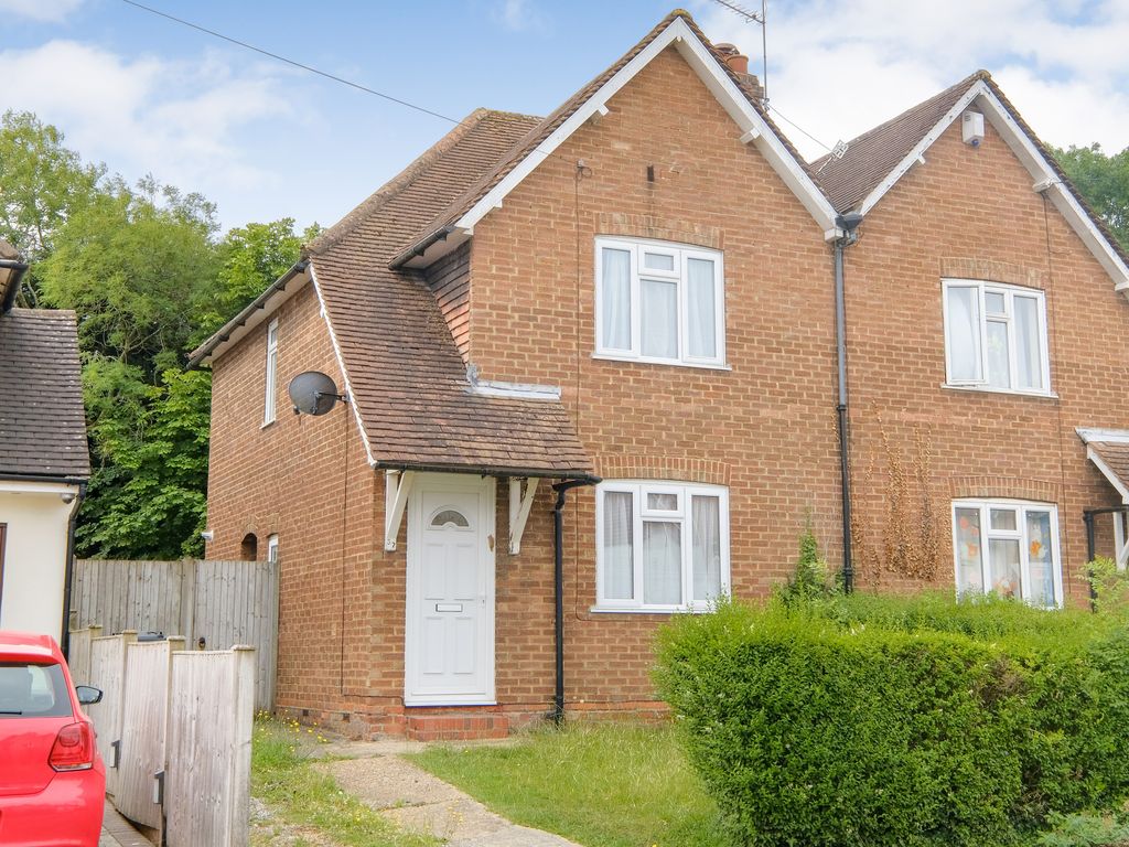 3 bed semidetached house for sale in Raymond Crescent, Guildford GU2