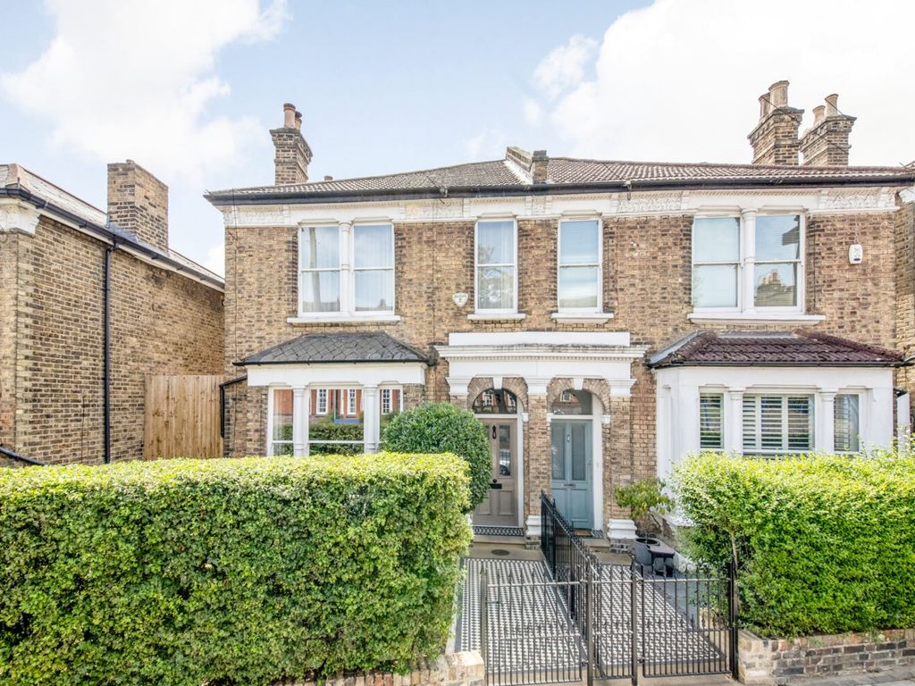 5 bed semidetached house for sale in Wolfington Road, West Norwood