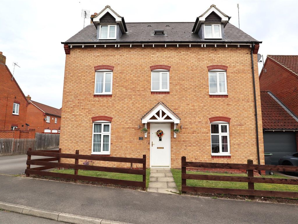 5 bed detached house for sale in Leveret Chase, Witham St. Hughs
