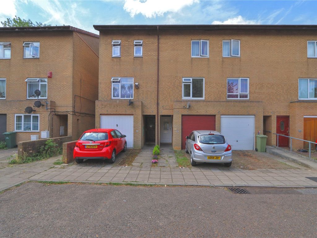 4 bed end terrace house for sale in Mullion Place, Fishermead, Milton