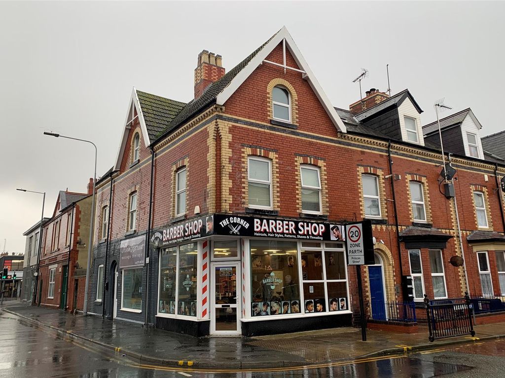 4 bed property for sale in Wellington Road, Rhyl, Denbighshire LL18