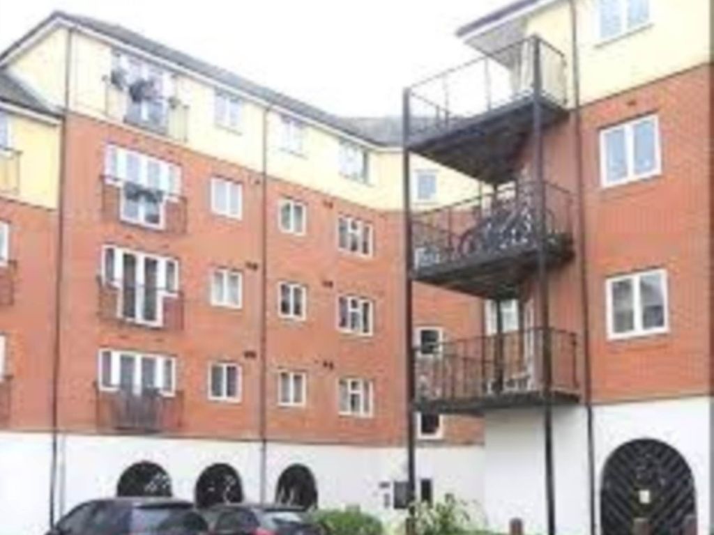 2 bed flat to rent in 68 Long Acre, Thamesmead West SE28, £1,600 pcm