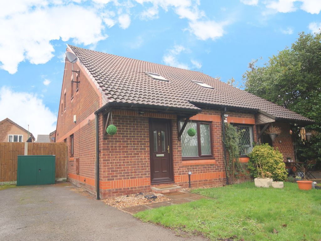 1 bed property to rent in Cobb Close, Datchet, Slough SL3, £1,350 pcm