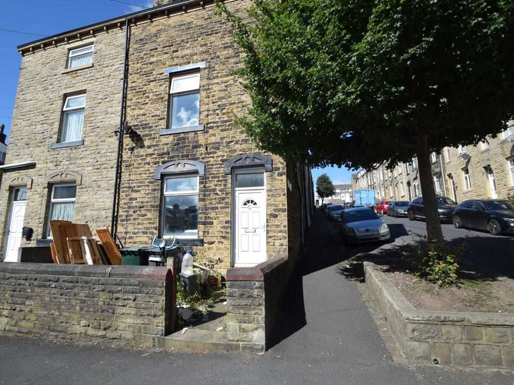 3 bed end terrace house for sale in Belgrave Road, Keighley, Bradford