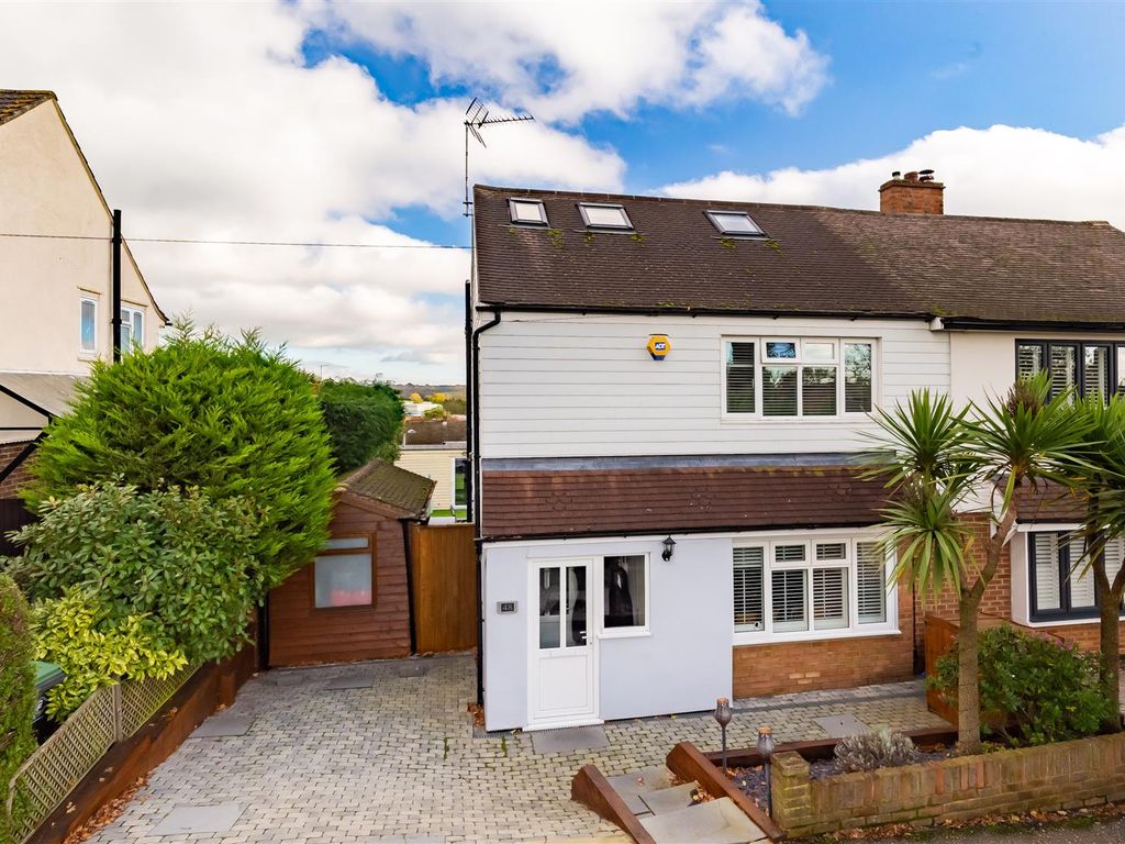 4 bed semidetached house for sale in Centre Avenue, Epping CM16, £