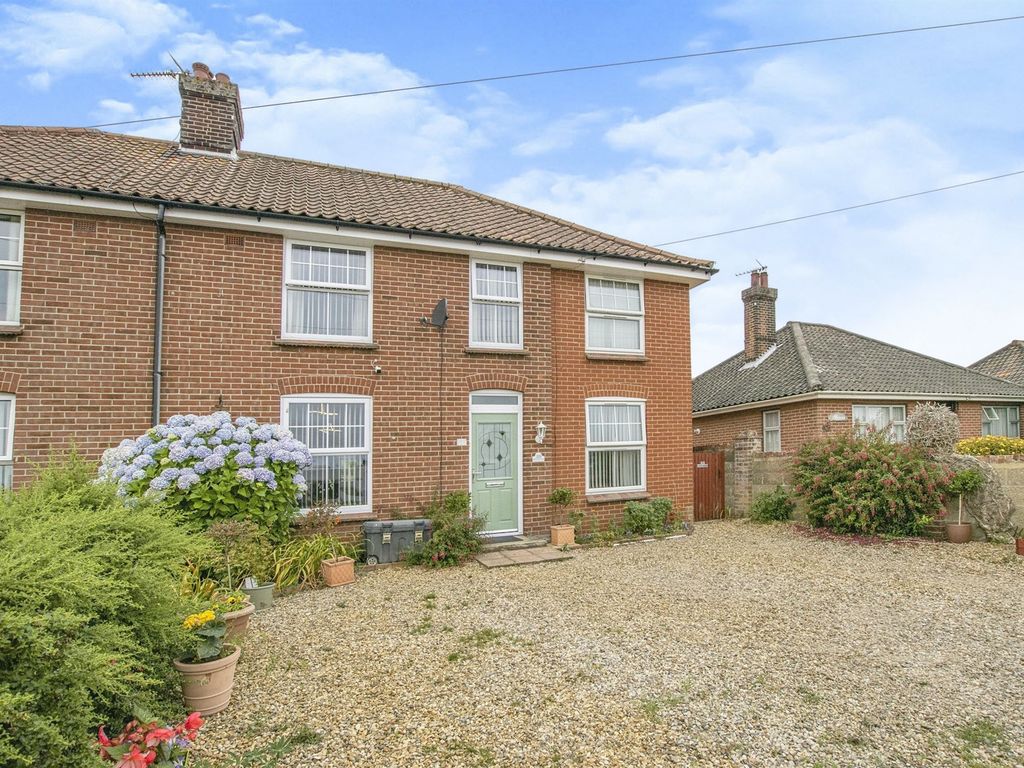 4 bed semidetached house for sale in Bradfield Road, North Walsham