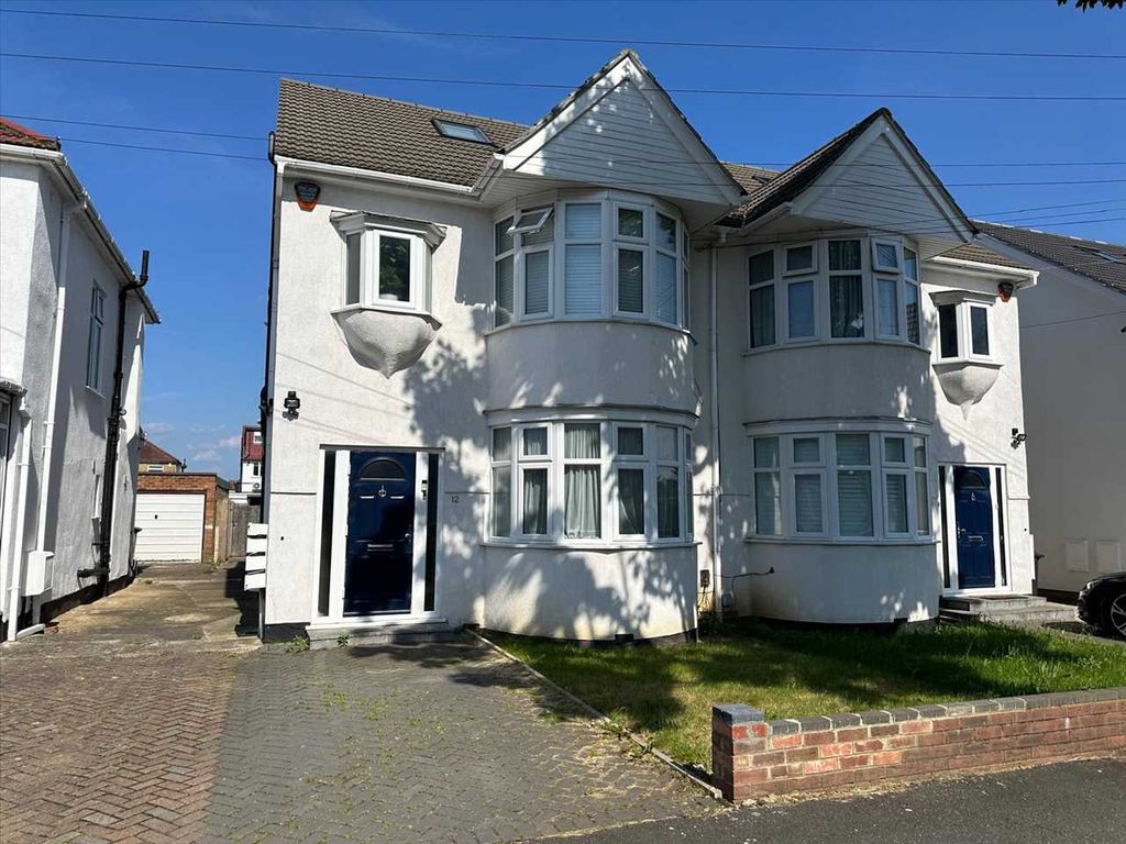 2 bed property to rent in Larkfield Avenue, Harrow HA3, £1,800 pcm Zoopla