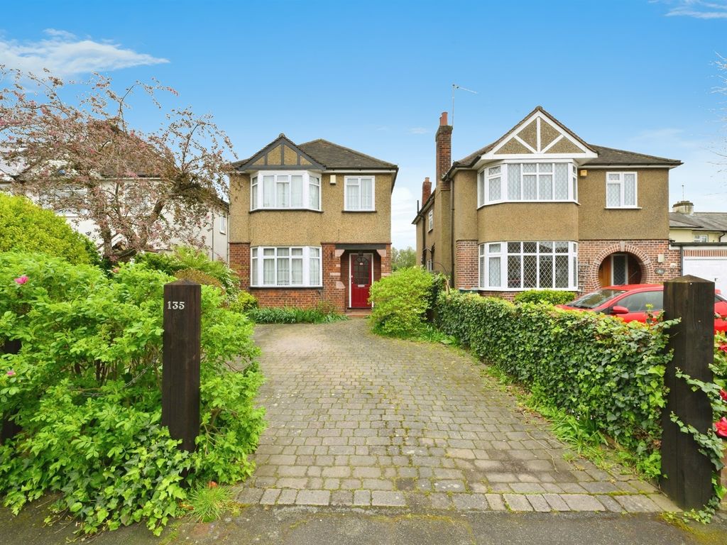3 bed detached house for sale in High Road, Broxbourne EN10, £665,000